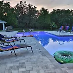 Lakefront Getaway In Sunny Florida With Heated Pool