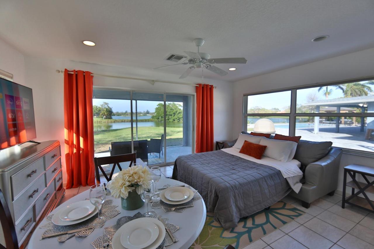 Lakefront Getaway In Sunny Florida With Heated Pool Villa Sarasota