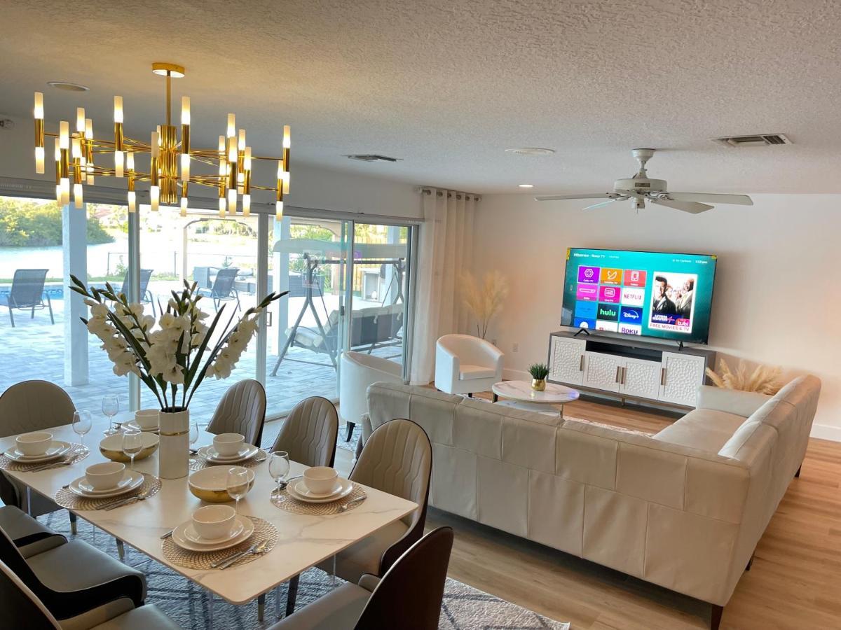 Lakefront Getaway In Sunny Florida With Heated Pool