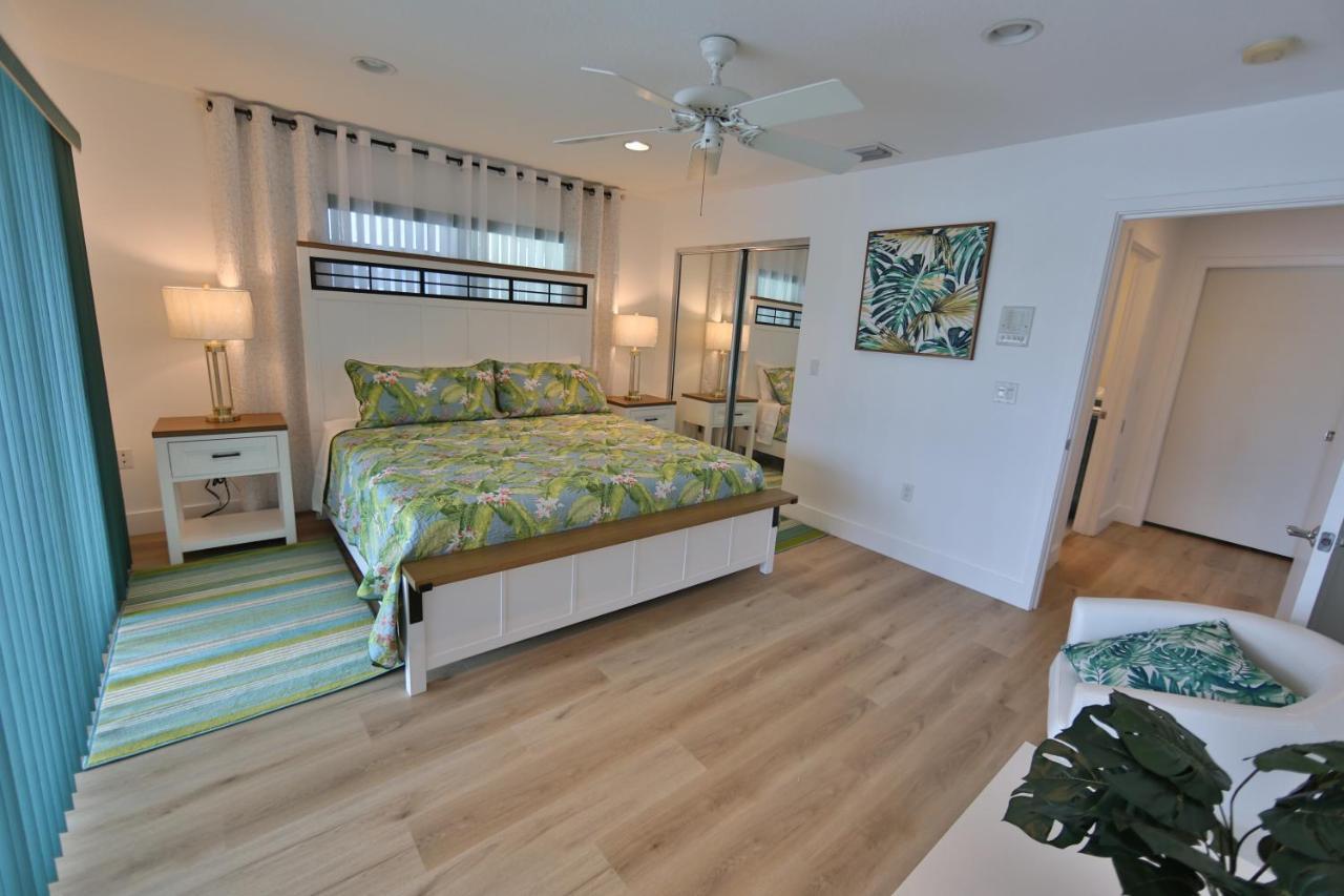 Villa Lakefront Getaway In Sunny Florida With Heated Pool