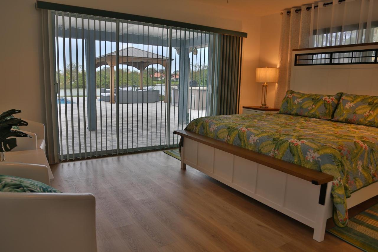 Villa Lakefront Getaway In Sunny Florida With Heated Pool Sarasota
