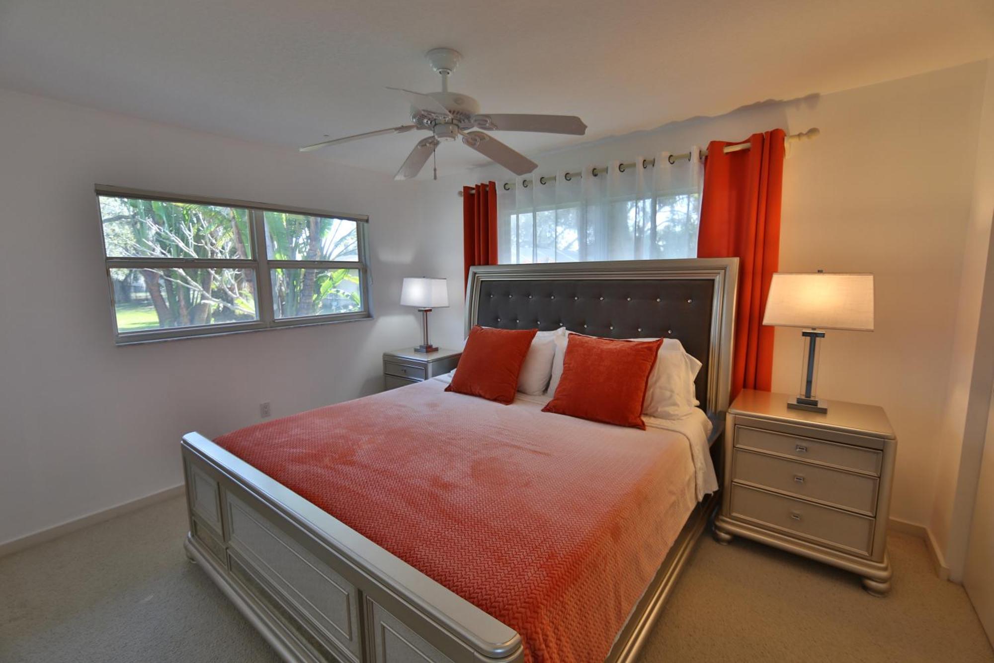 Villa Lakefront Getaway In Sunny Florida With Heated Pool *