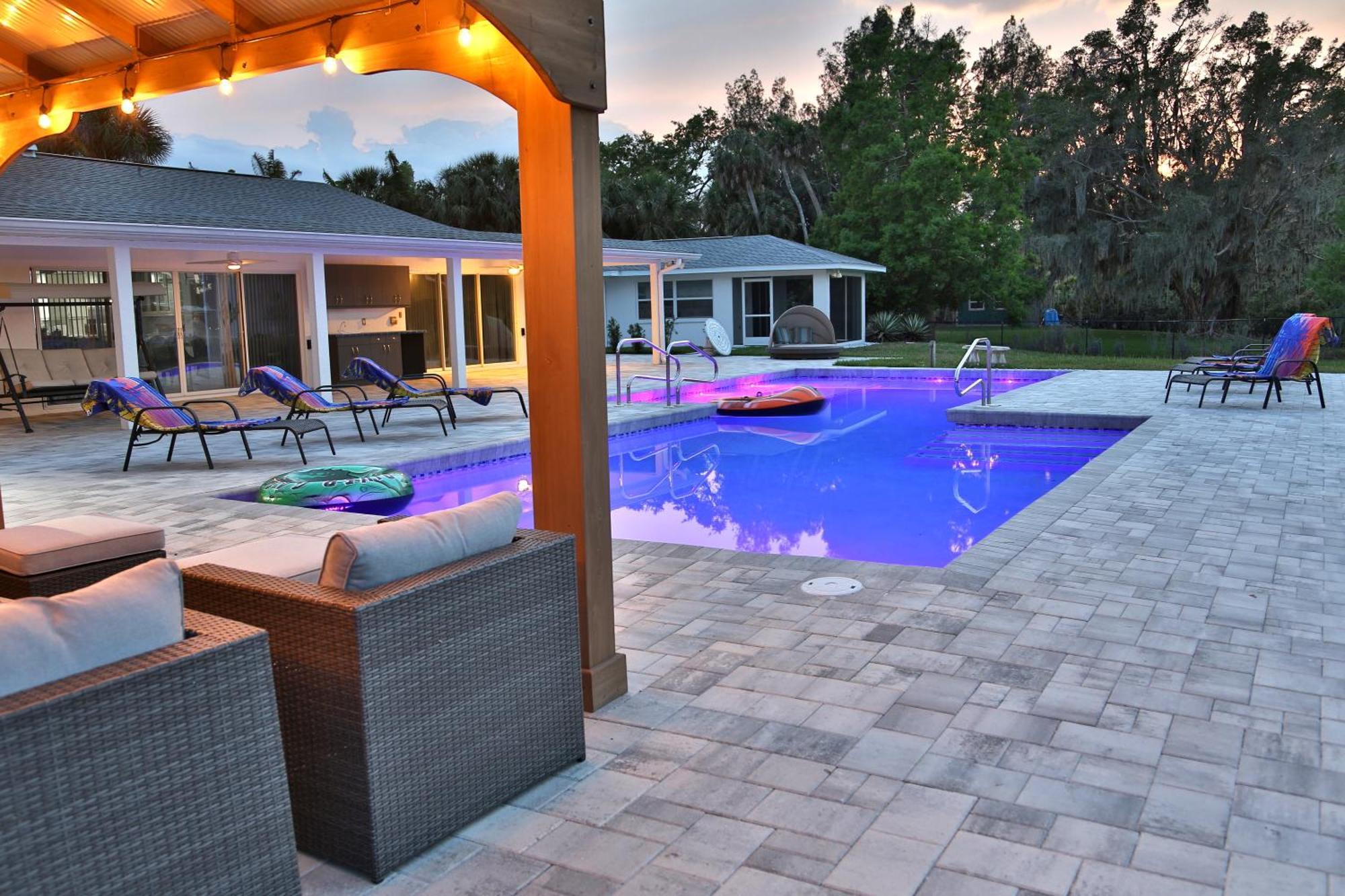 Lakefront Getaway In Sunny Florida With Heated Pool Villa Sarasota